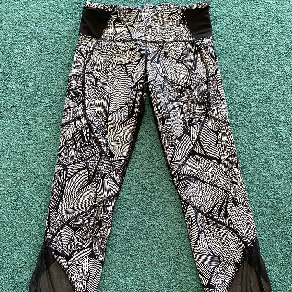 Lululemon leggings Black & White 7/8 length